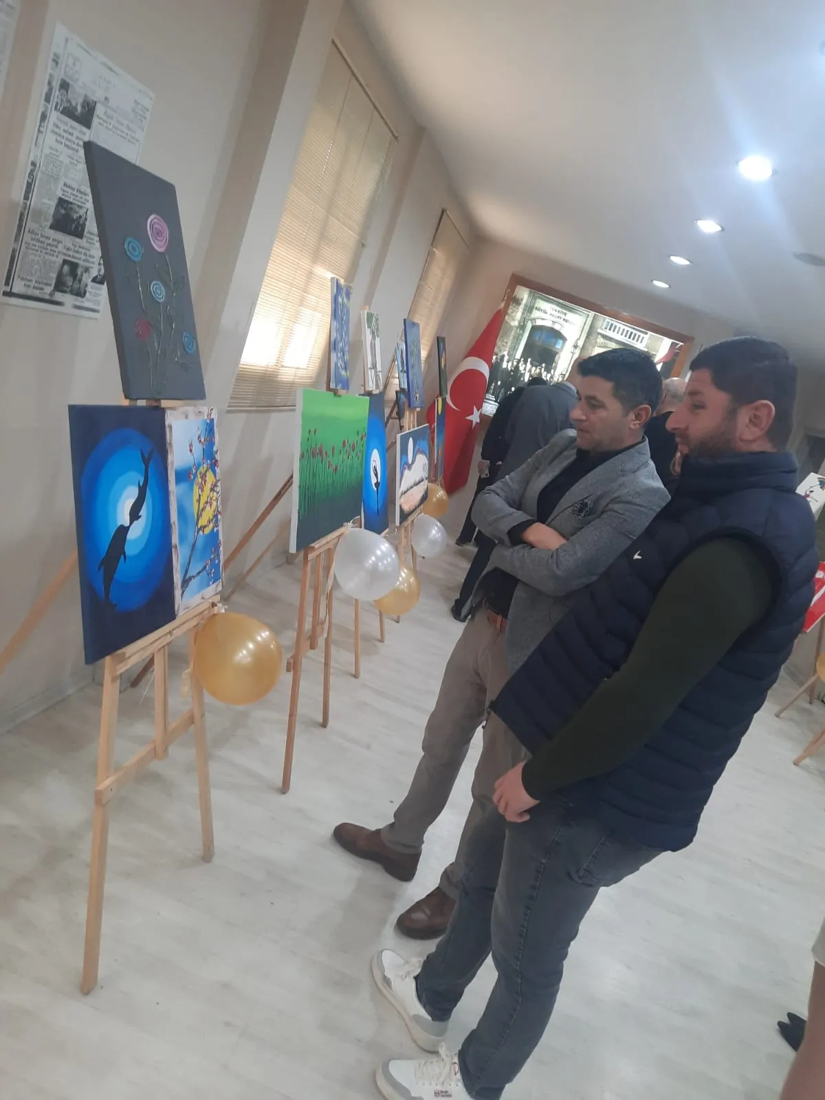 Sanat sergisinden kareler